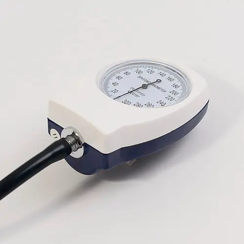 Sphygmomanomètre anéroïde de style horloge masculine avec stéthoscope